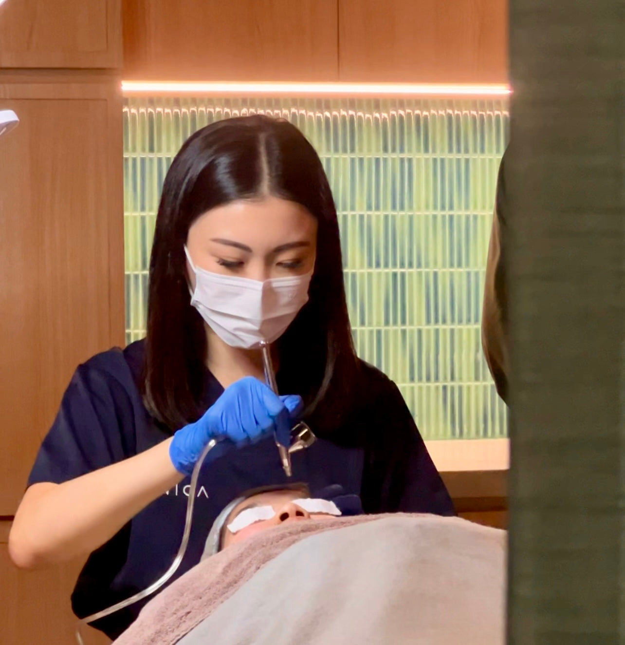 Ruang treatment LUNICA untuk perawatan flek melasma
